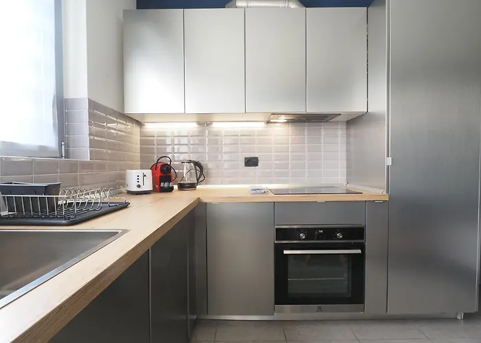 City Center - Modern Flat With Free Parking And Wifi - Apt A