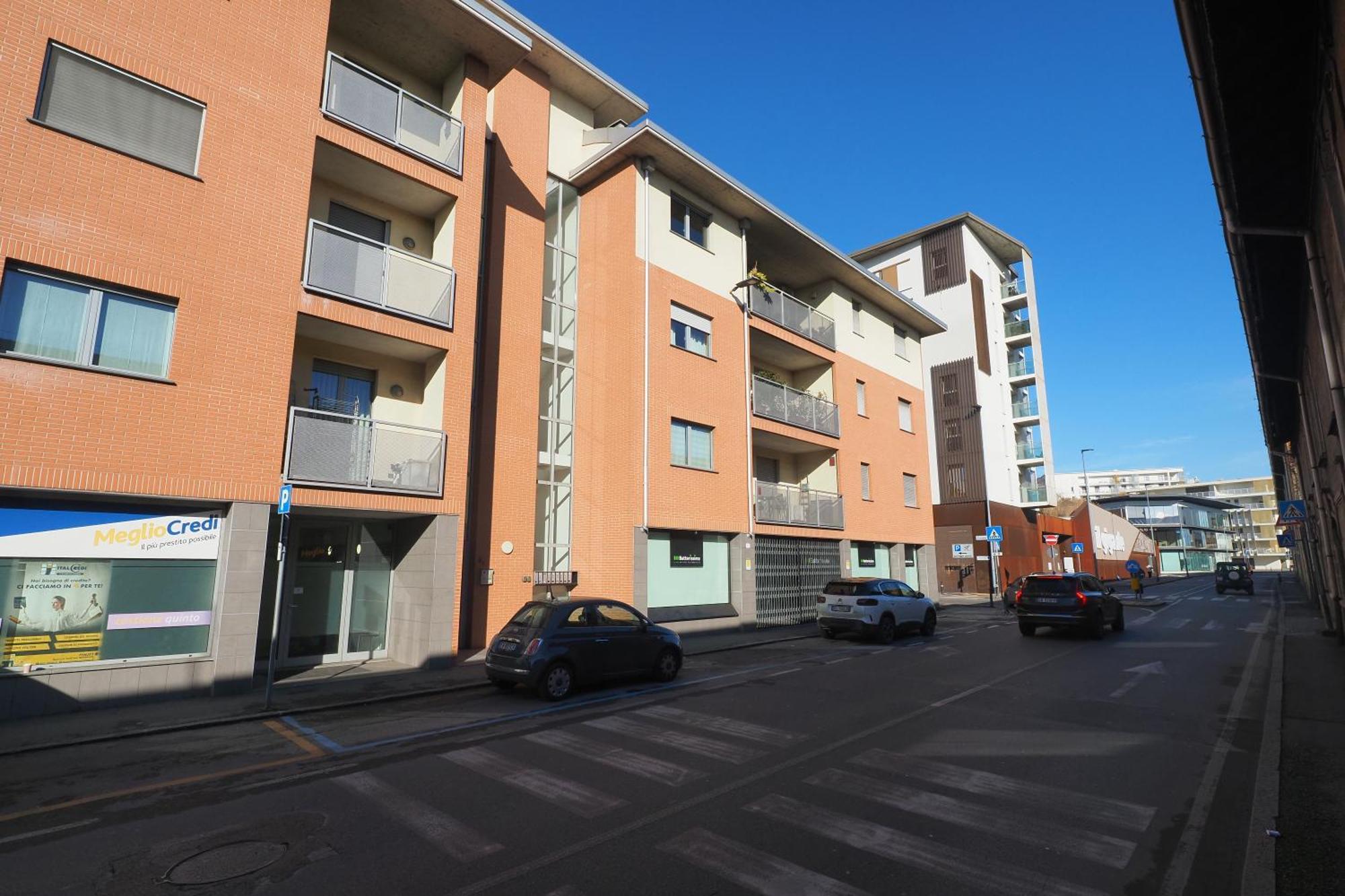 Center - Modern Flat With Free Parking And Wifi - A Apartment